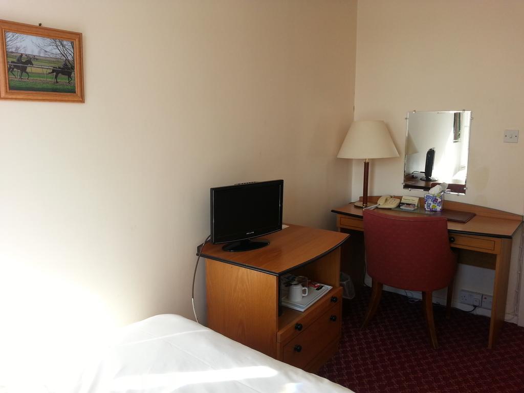 Cadogan Hotel ニューマーケット エクステリア 写真