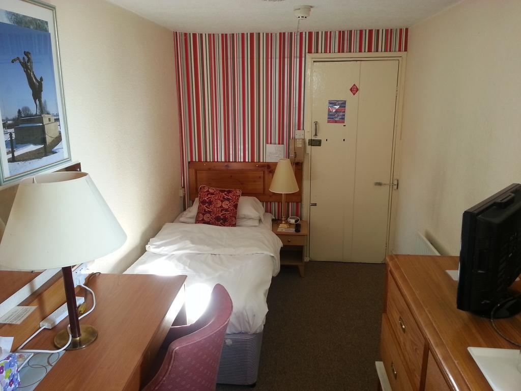 Cadogan Hotel ニューマーケット エクステリア 写真