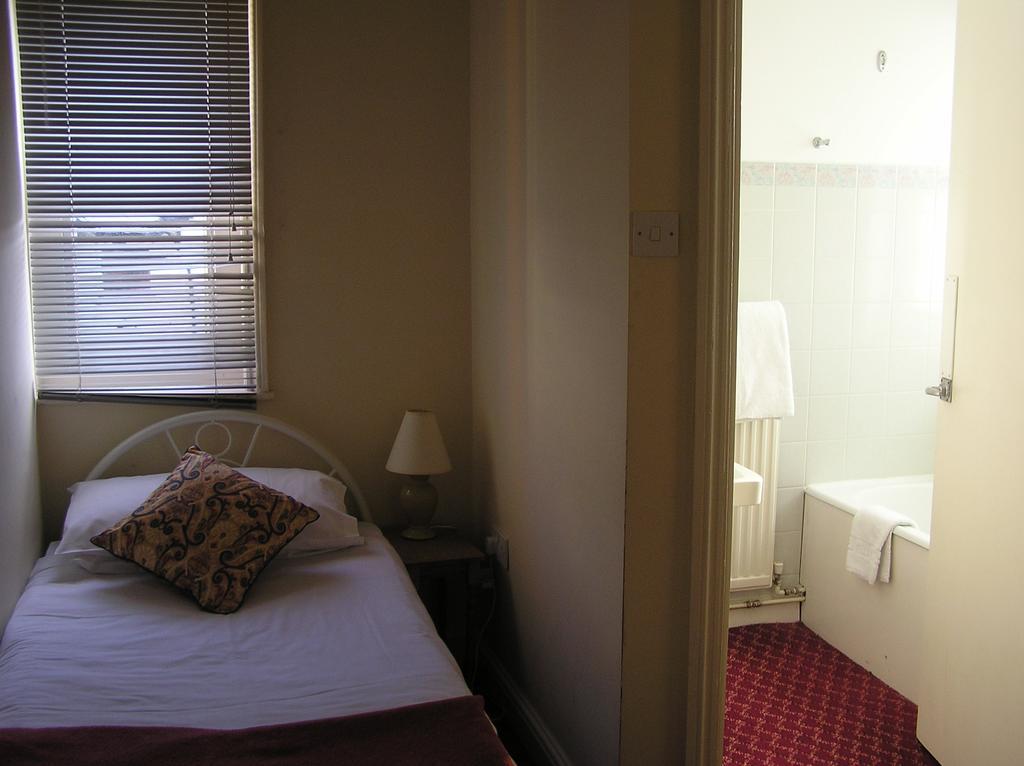 Cadogan Hotel ニューマーケット エクステリア 写真