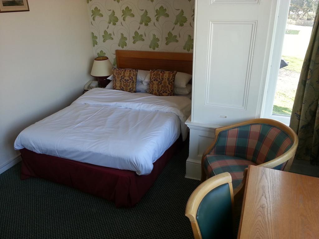 Cadogan Hotel ニューマーケット エクステリア 写真